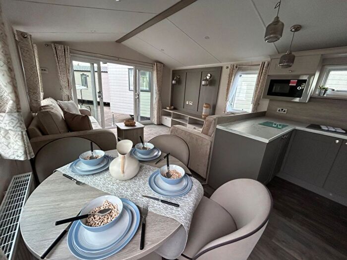 2 Bedroom Mobile/park Home For Sale In Shottendane Road, Birchington, CT7