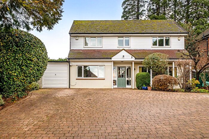 5 Bedroom Detached House For Sale In Hillside Road, Aldershot, GU11