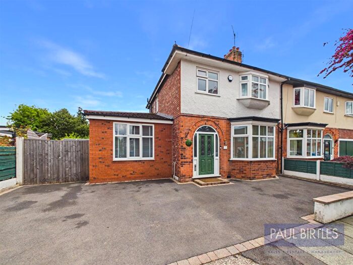 4 Bedroom Semi-Detached House For Sale In Walmsley Grove, Urmston, Trafford, M41