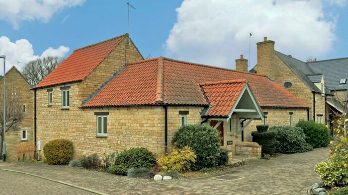 3 Bedroom Detached House For Sale In Home Farm Close, Great Casterton, PE9