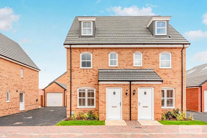 3 Bedroom Semi-detached House To Rent In Maize Close, Overstone, Northamptonshire, NN6