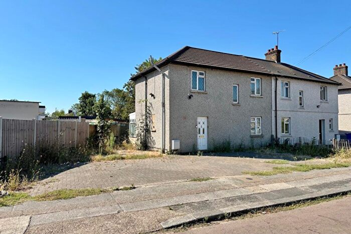 4 Bedroom Semi-Detached House For Sale In Thurloe Walk, Grays, RM17