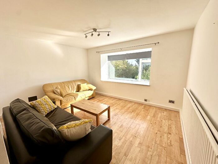 2 Bedroom Flat To Rent In Hilton Road, Nottingham, NG3