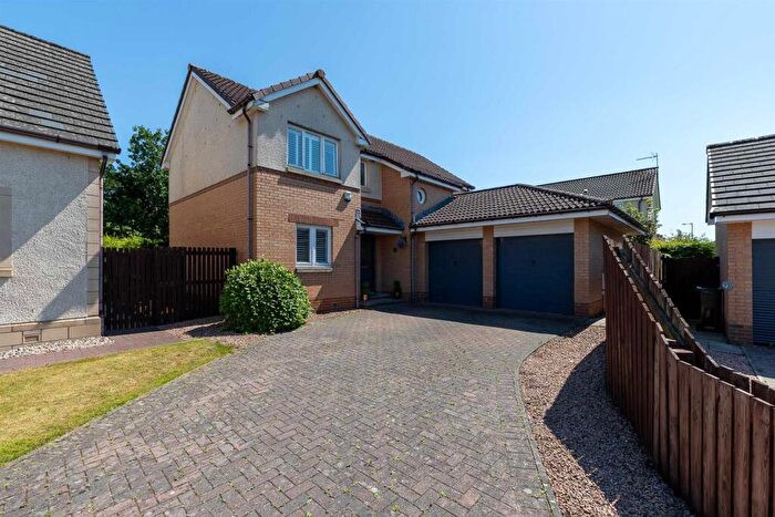4 Bedroom Detached House For Sale In Clashbenny Place, Perth, PH2
