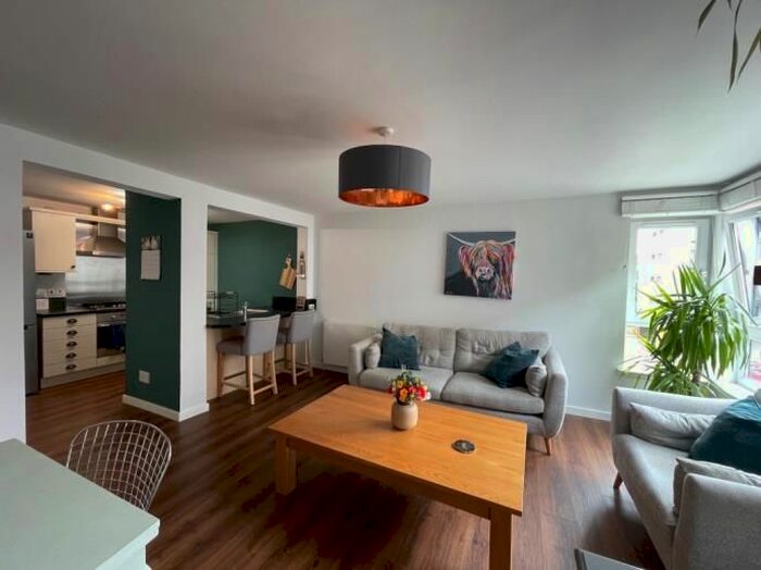 2 Bedroom Flat To Rent In Salamander Court, Edinburgh, EH6