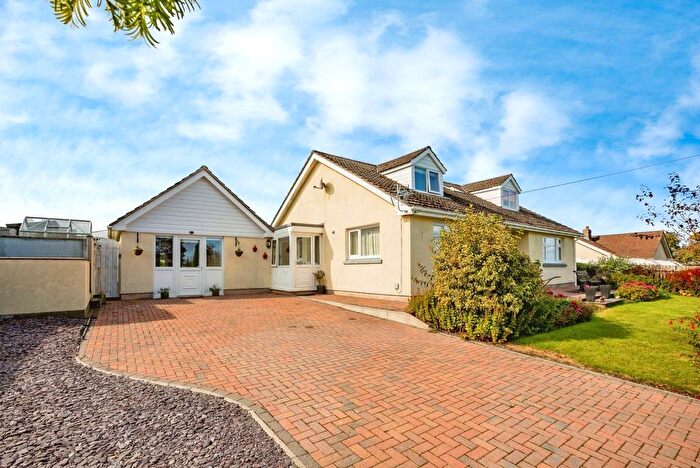 4 Bedroom Bungalow For Sale In Mydroilyn, Lampeter, Ceredigion, SA48