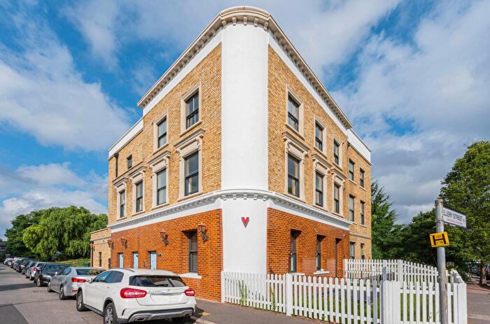 2 Bedroom Flat To Rent In Gordon Road, Peckham, London, SE15