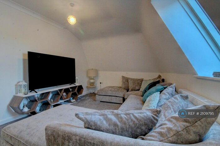 2 Bedroom Flat To Rent In Victoria House, Colchester, CO1