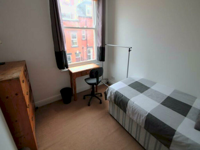 4 Bedroom House To Rent In Burchett Place, Leeds, LS6