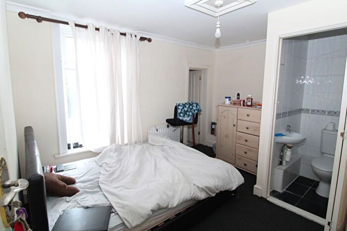 3 Bedroom Terraced House For Sale In Saunders Street, Gillingham, ME7