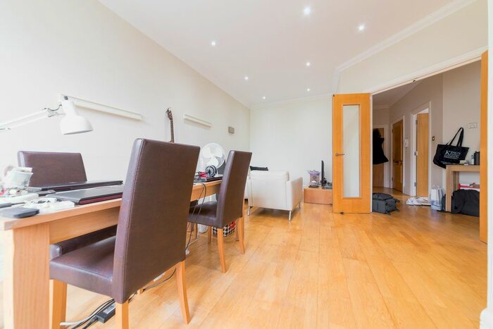 2 Bedroom Flat To Rent In Whitehouse Apartments, Belvedere Road, Southbank, London, SE1