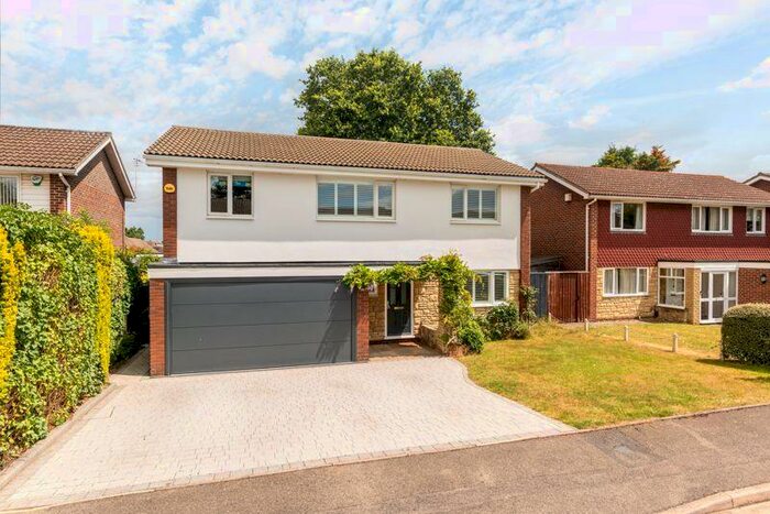 4 Bedroom Detached House To Rent In St. Martins Drive, Walton-On-Thames, KT12