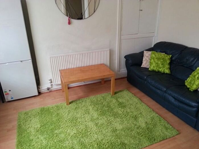 3 Bedroom Property To Rent In Kelsall Terrace, Hyde Park, Leeds, LS6