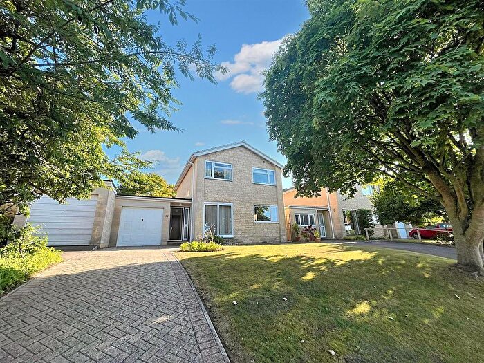 3 Bedroom Link Detached House For Sale In Castle Gardens, Bath, BA2