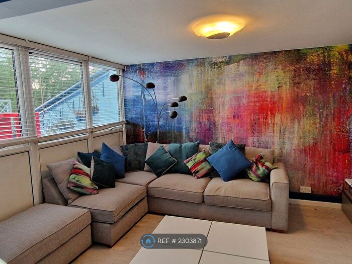 2 Bedroom Maisonette To Rent In Gibbons House, Cambridge, CB4