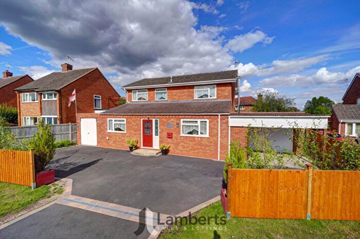 5 Bedroom Detached House For Sale In Bromsgrove Road, Studley, B80