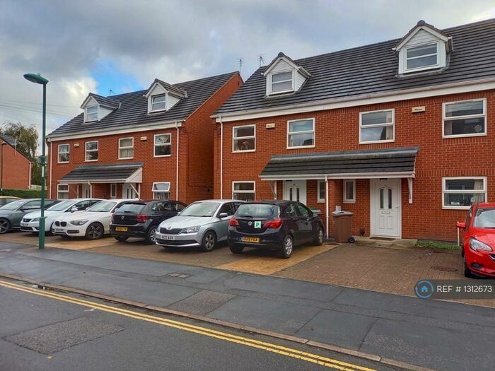 6 Bedroom Semi-Detached House To Rent In City Road, Nottingham, NG7