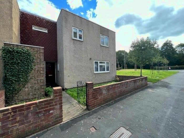 4 Bedroom End Of Terrace House To Rent In Longs Walk, Portsmouth, PO1