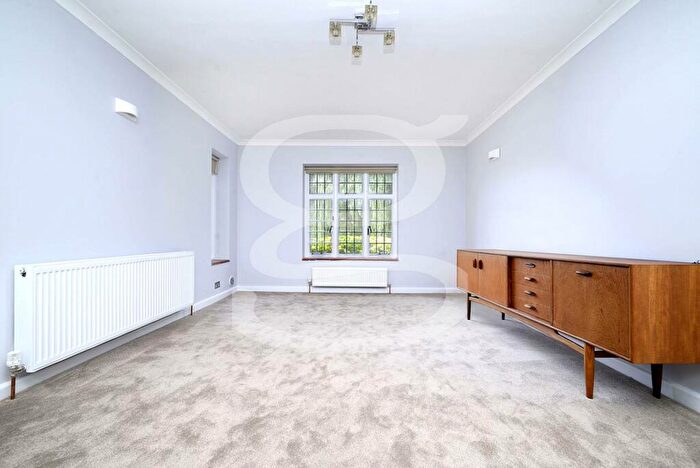 2 Bedroom Apartment To Rent In Edmunds Walk, Hampstead Garden Suburb, N2