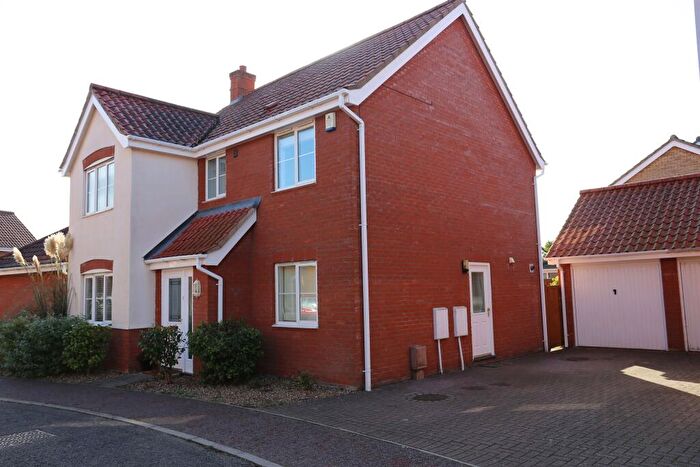 6 Bedroom Detached House For Sale In Swallow Tail Close, Norwich, NR5