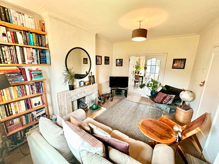 3 Bedroom Semi Detached House For Sale In Perth Avenue, Kingsbury, London, NW9