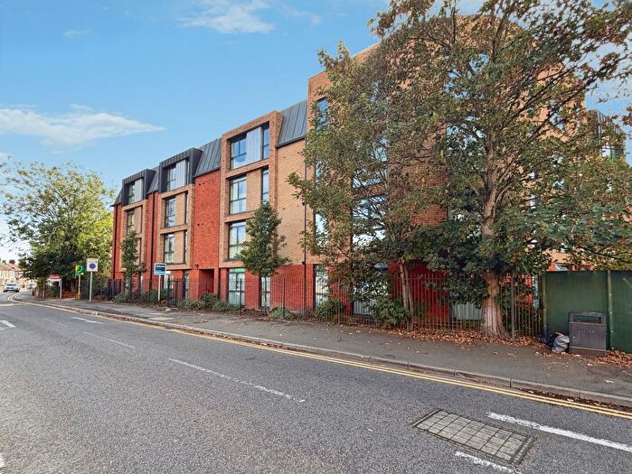 2 Bedroom Flat For Sale In Cassio Road, Watford, Hertfordshire, WD18