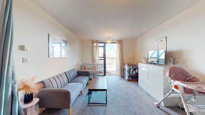 2 Bedroom Flat For Sale In High Road, Ilford, IG1