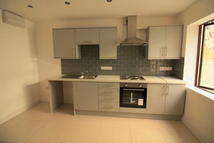 1 Bedroom Apartment To Rent In Roundhay Road, Leeds, West Yorkshire, LS8