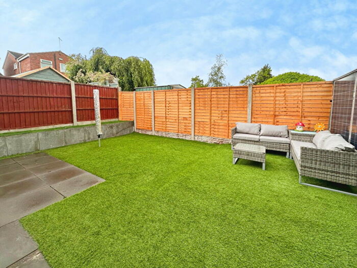 3 Bedroom Detached House For Sale In Baker Street, Swadlincote, DE11