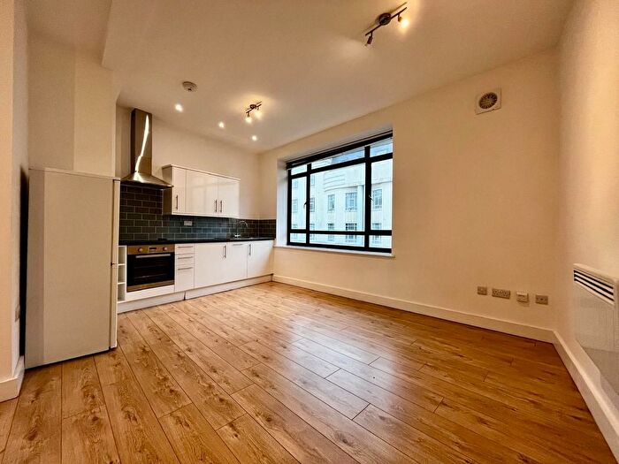 1 Bedroom Flat To Rent In Western Road, Hove, BN3