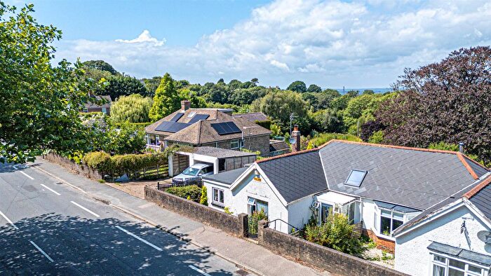 4 Bedroom Semi-Detached Bungalow For Sale In Rye Road, Hastings, TN35