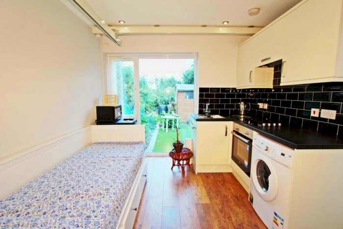 Studio To Rent In Malden Hill Gardens, New Malden, KT3
