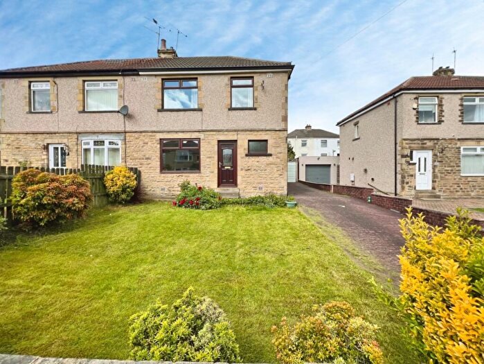 3 Bedroom Semi-Detached House For Sale In Leafield Terrace Bradford, BD2