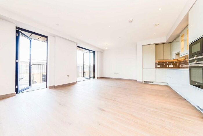 2 Bedroom Flat To Rent In Bellwether Lane, London, SW18