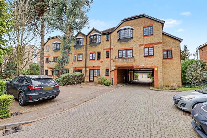 1 Bedroom Flat For Sale In Queen Annes Gardens, Enfield, EN1