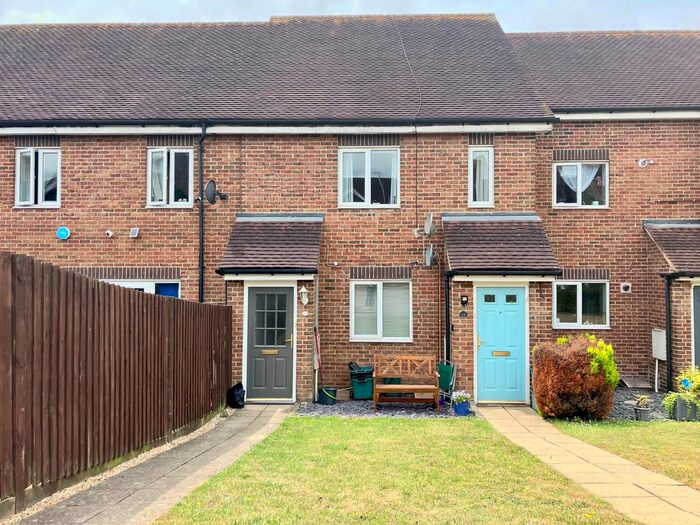 2 Bedroom Maisonette To Rent In Kennedy Close, St.Albans, AL2