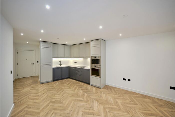 2 Bedroom Apartment To Rent In Canning House, KT1