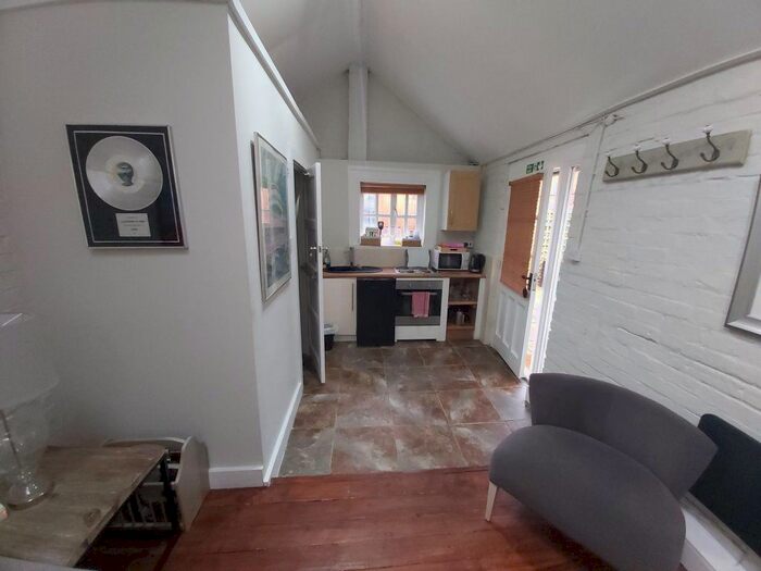 1 Bedroom Cottage To Rent In The Avenue, Flore, Northampton NN7