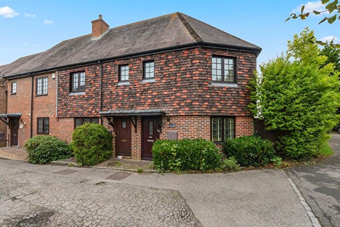 3 Bedroom End Of Terrace House For Sale In Brenchley Mews, Charing, TN27