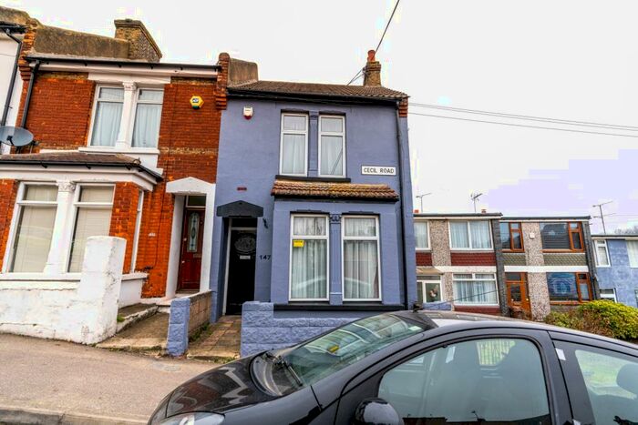 3 Bedroom Terraced House To Rent In Cecil Road, Rochester, Kent, ME1