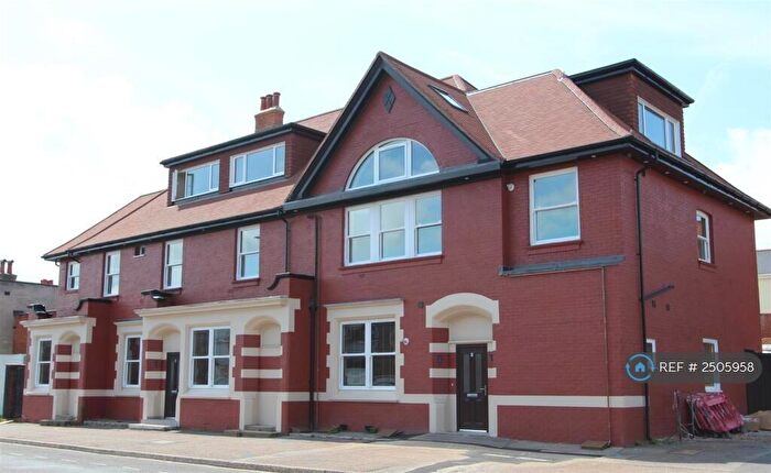 2 Bedroom Flat To Rent In Wimborne Road, Bournemouth, BH9