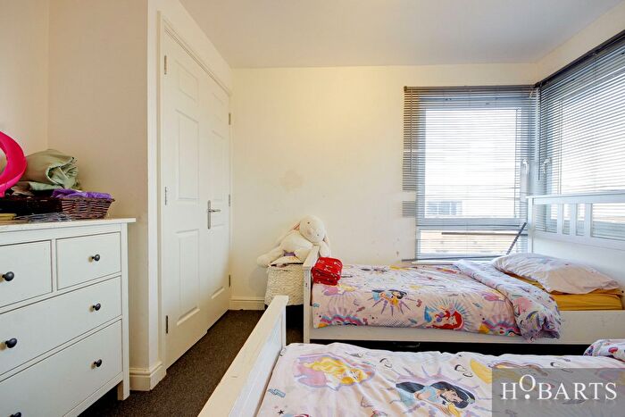 2 Bedroom Flat For Sale In Winkfield Road, Crown Close, N22