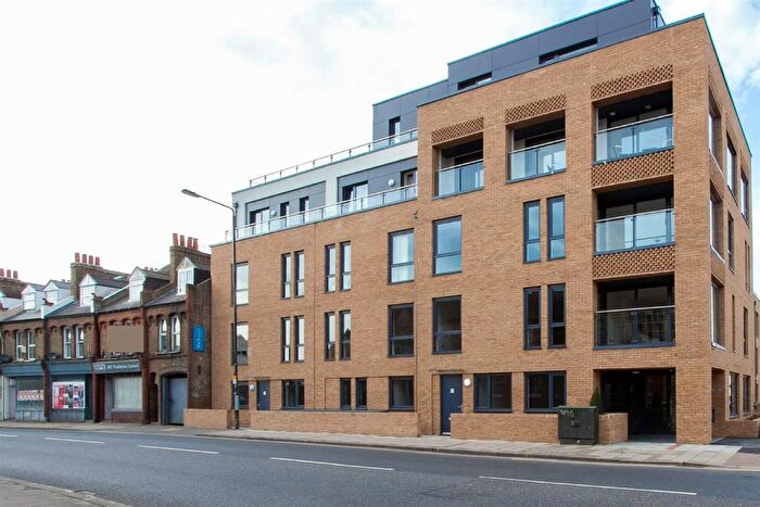 1 Bedroom Flat To Rent In Palmerston Road, Wimbledon, London, SW19