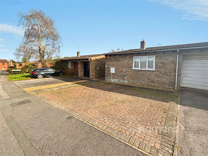2 Bedroom Bungalow For Sale In Egremont Drive, Lower Earley, Reading, RG6
