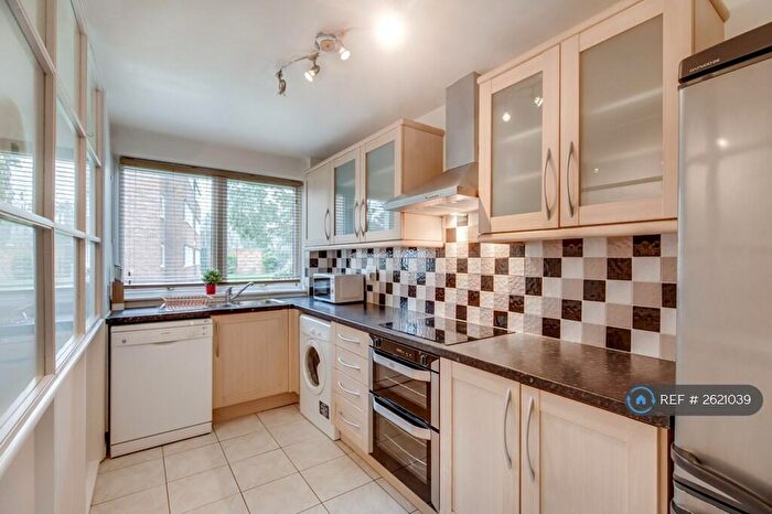 2 Bedroom Flat To Rent In New Wanstead, London, E11