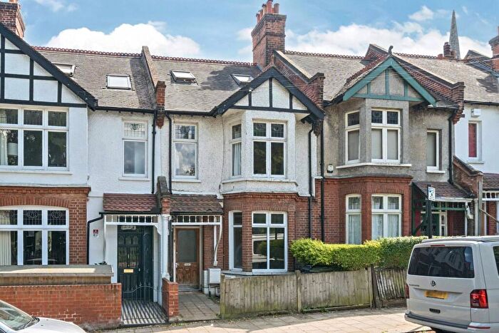 2 Bedroom Flat To Rent In Brockwell Park Gardens, Herne Hill, London, SE24