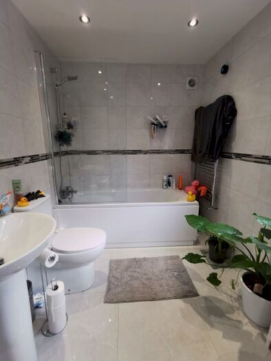 2 Bedroom Flat To Rent In Gwydr Crescent, Uplands, Swansea, SA2