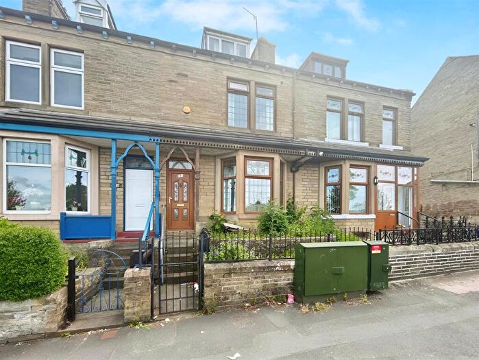 4 Bedroom Terraced House For Sale In Legrams Lane, Bradford, BD7