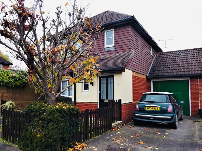 3 Bedroom Detached House To Rent In Parish Close, Ash, GU12