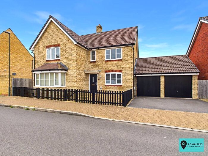 5 Bedroom Detached House For Sale In Donaldson Drive, Brockworth, GL3
